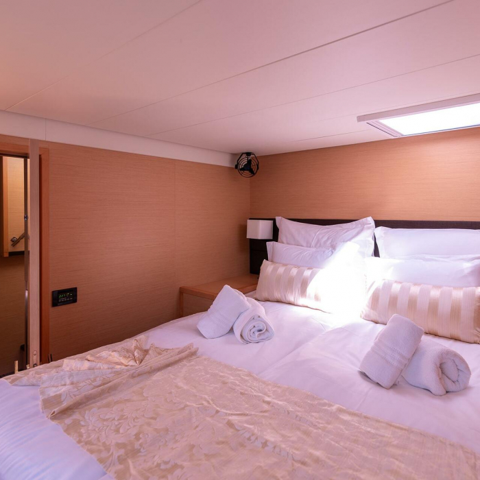 Amber | Lagoon 560 photo 12