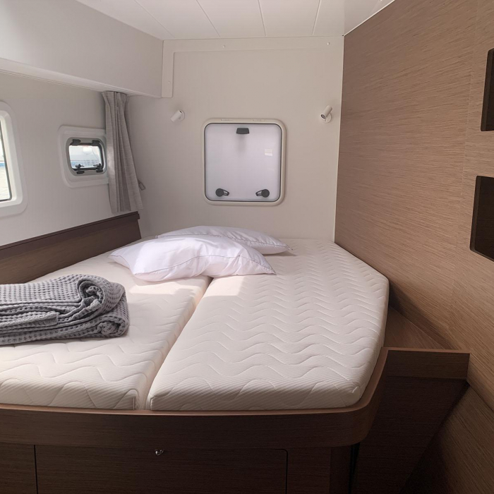 Zoe | Lagoon 42 photo 17