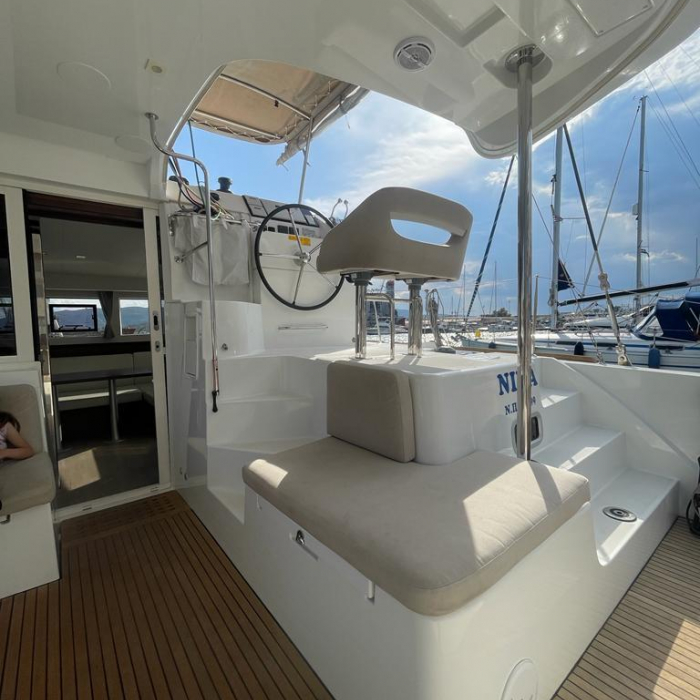 Nina (A/C, Gen 10KWA, watermaker, electric winch) | Lagoon 40 photo 7