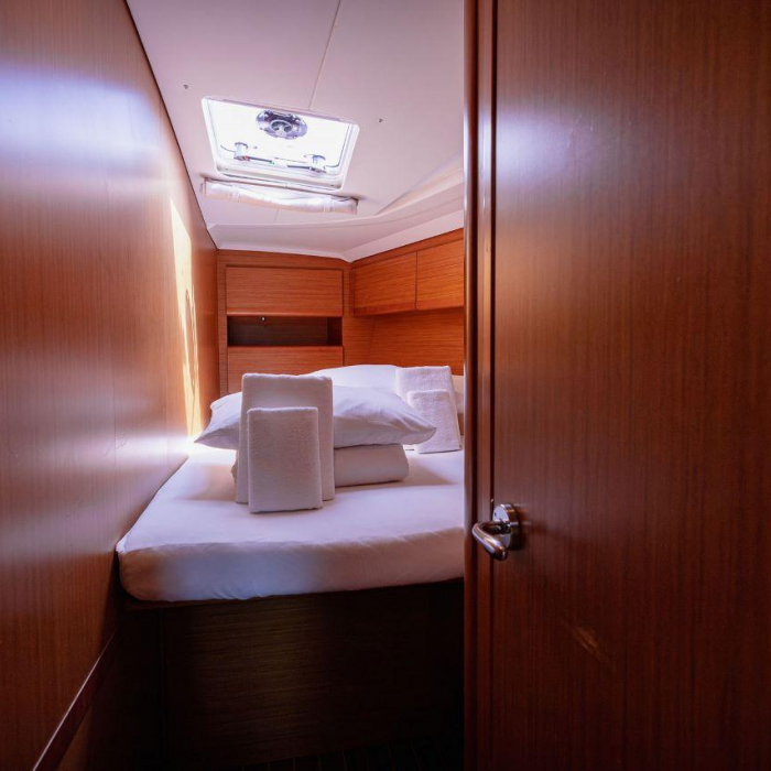 Ana B. | Sun Odyssey 49i photo 11