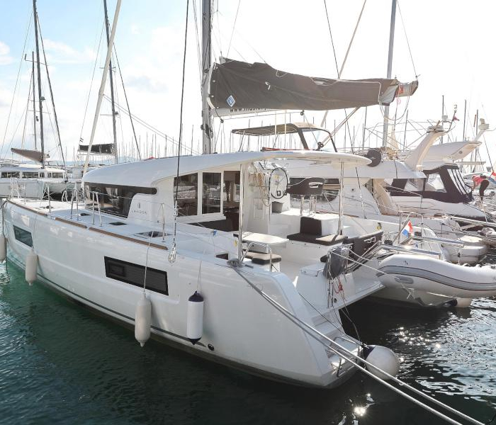 NINA II | Lagoon 40 photo 3