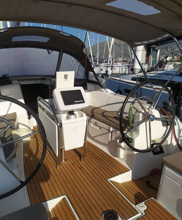 Mango Tango | Sun Odyssey 419 photo 4