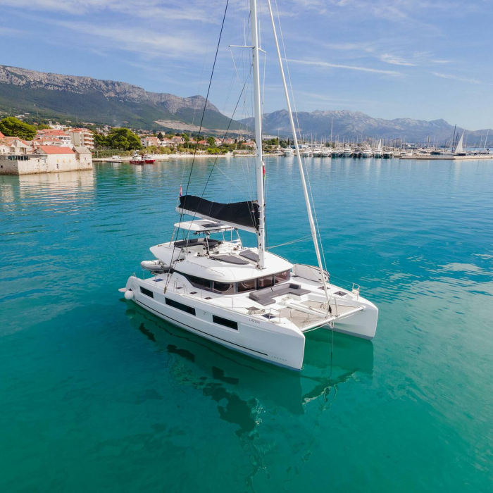 Lavina | Lagoon 51 photo 3