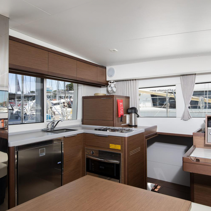 Yolo | Lagoon 40 photo 13