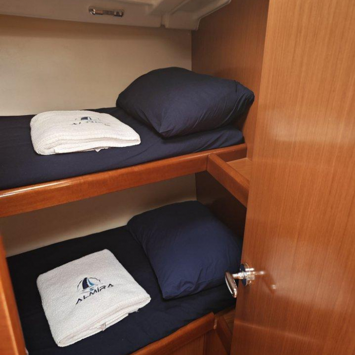 Lilium | Beneteau 43 photo 37