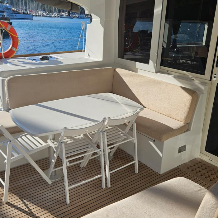 Mithra | Lagoon 40 photo 8