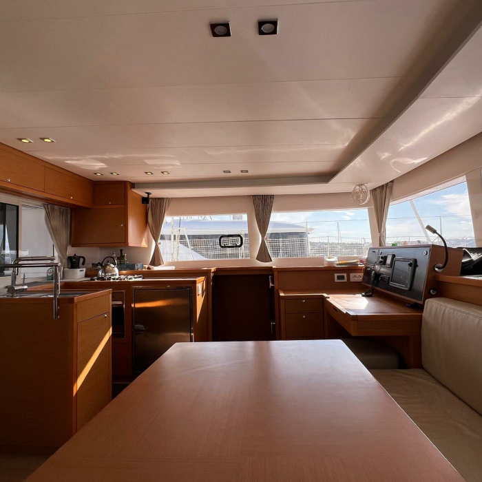 Ocean Mares | Lagoon 450 Flybridge photo 2