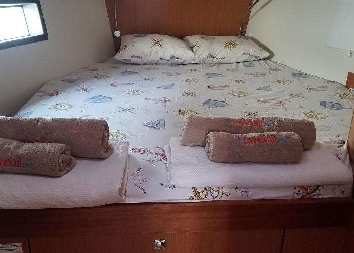 Fiesta | Bavaria C42 photo 14