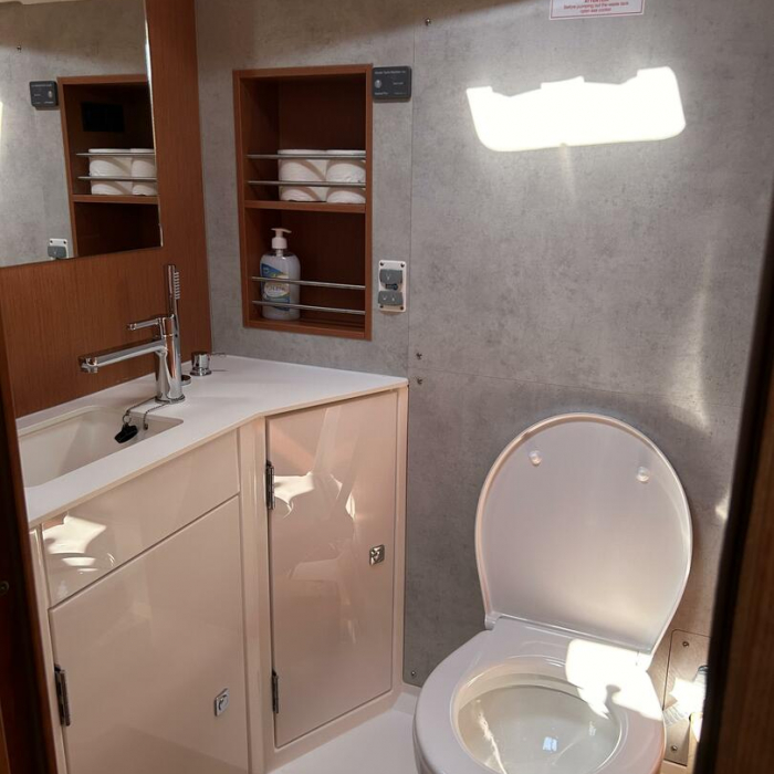 Juju | Bavaria C42 photo 10