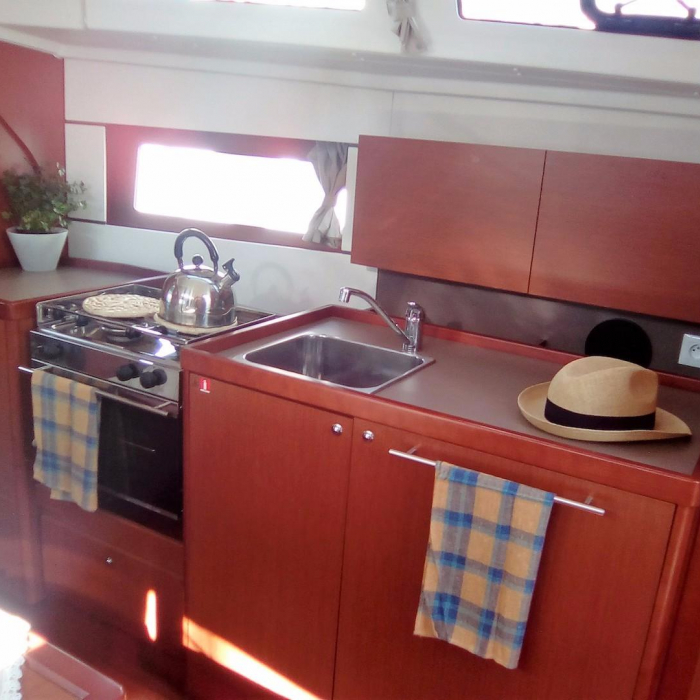 Caroline | Oceanis 38 photo 5