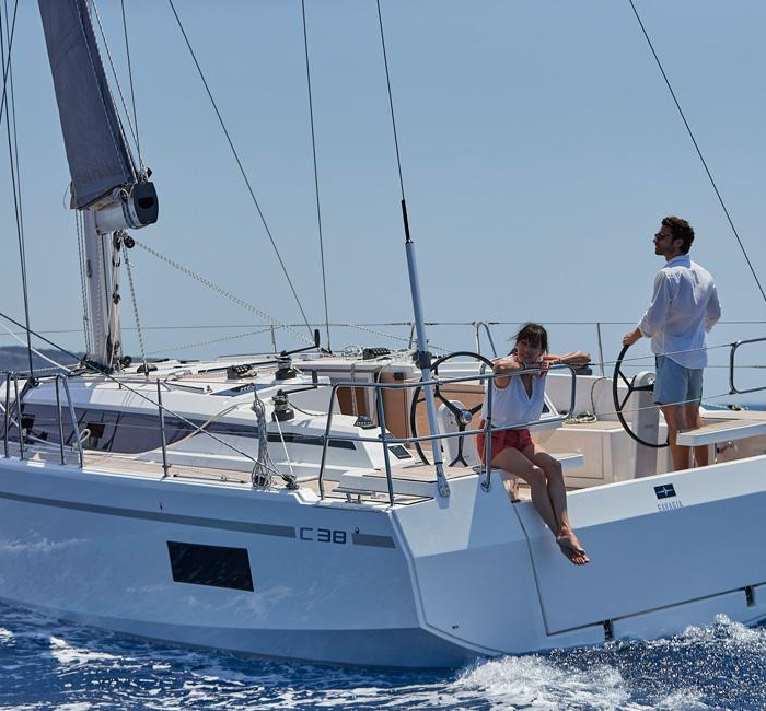 Arinna | Bavaria C38 photo 10