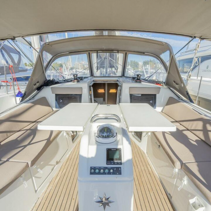 HIGH TIME | Sun Odyssey 410 photo 7