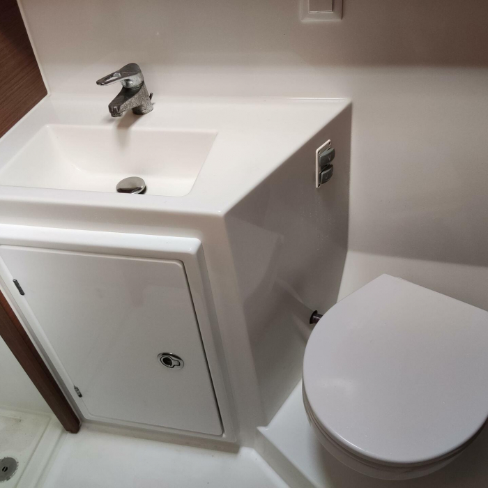 Sleepy | Lagoon 42 photo 17