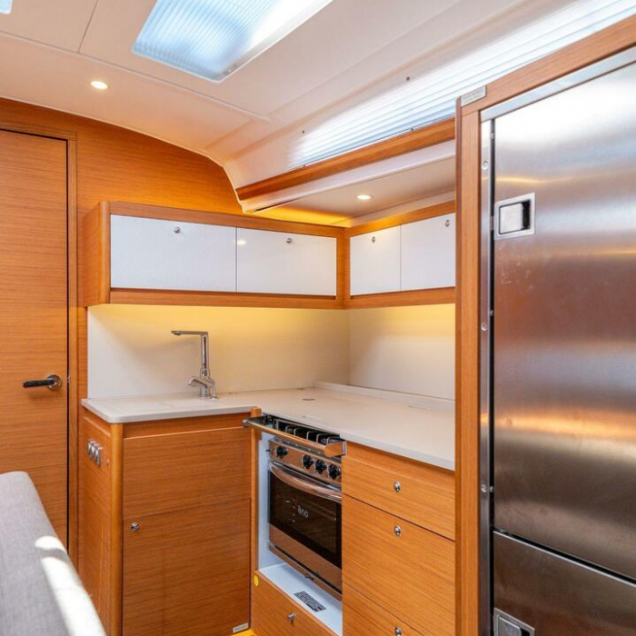Gusto 7 | Dufour 470 photo 9