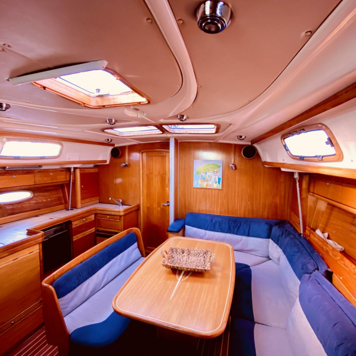 Iro (Pax 7) | Bavaria 42 Cruiser photo 14