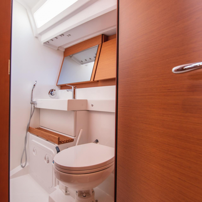 White Rabbit | Sun Odyssey 440 photo 6