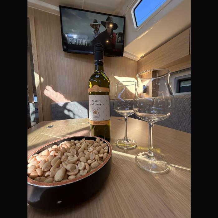 Asterix | Bavaria C38 photo 18