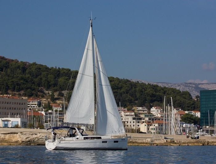 JEAN MICHEL | Beneteau Oceanis 35 photo 8