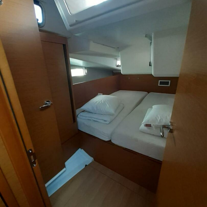 White Pearl | Sun Odyssey 490 photo 11