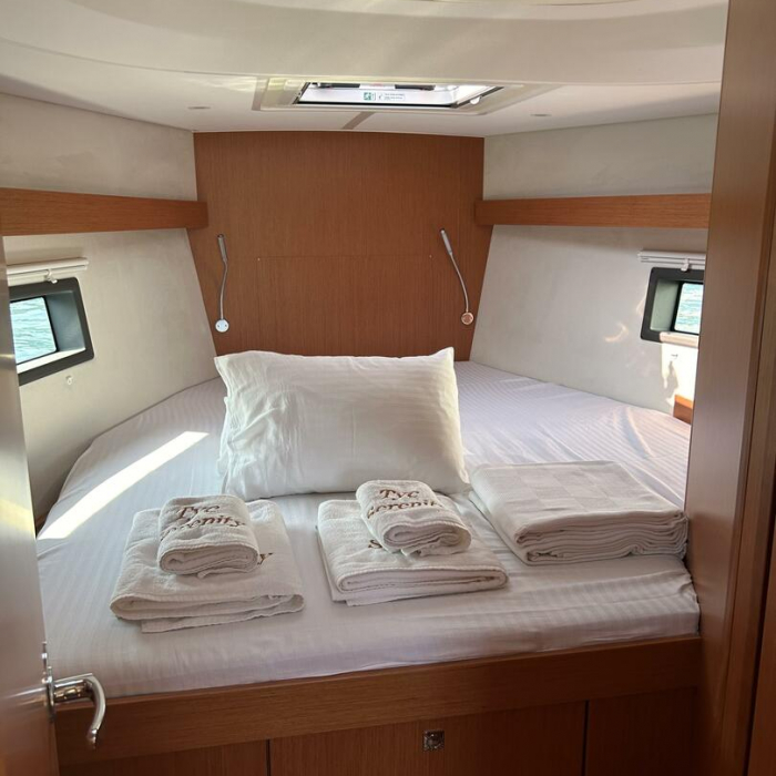 Juju | Bavaria C42 photo 8