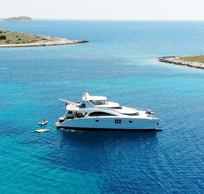 Clouds | Sunreef 70 Power photo 2