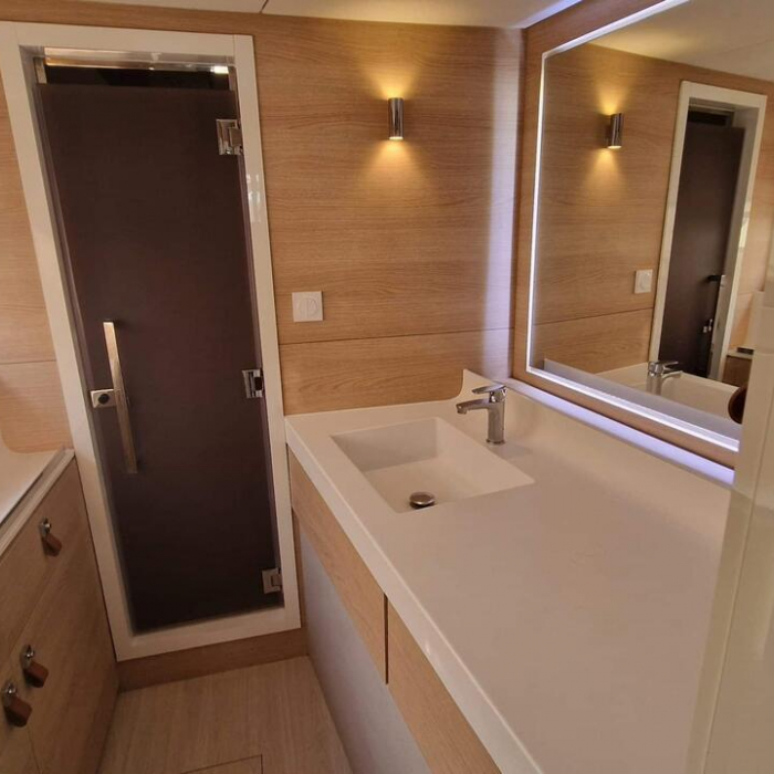 Art J | Aventura 45 photo 13