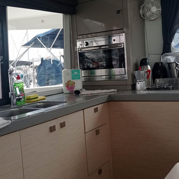 Shanti | Fountaine Pajot LUCIA 40 photo 9