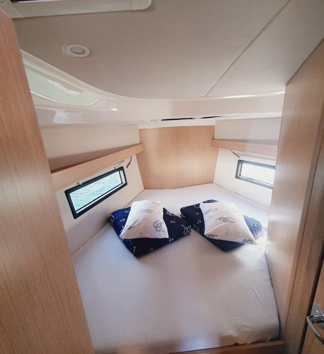 Infinity | Bavaria C38 photo 6
