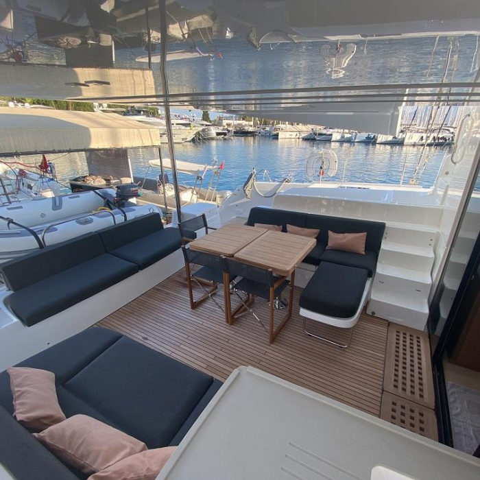 Clara | Lagoon 50 photo 8