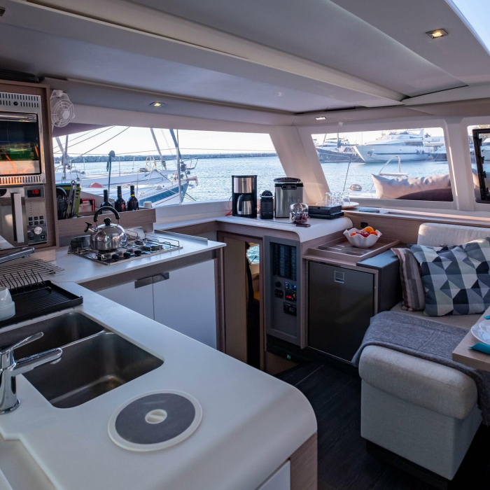 Artemis | Fountaine Pajot Isla 40 photo 5