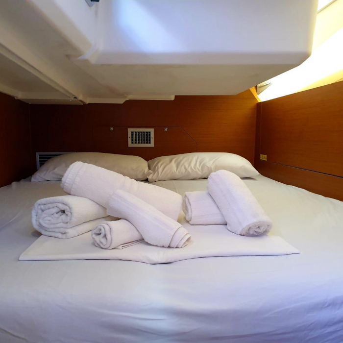 Maryann | Sun Odyssey 440 photo 9