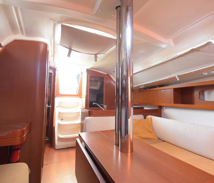 Izar | Oceanis 34 photo 4