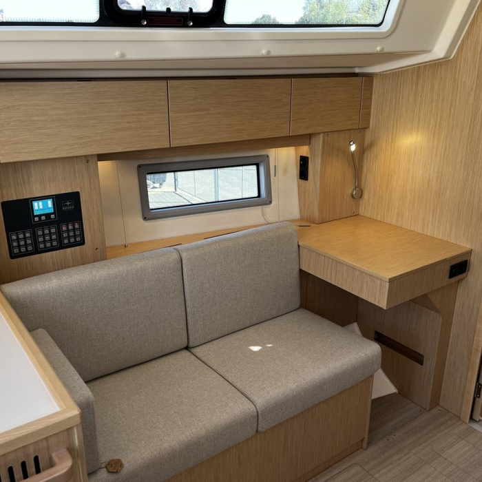 Babe | Bavaria C38 photo 9