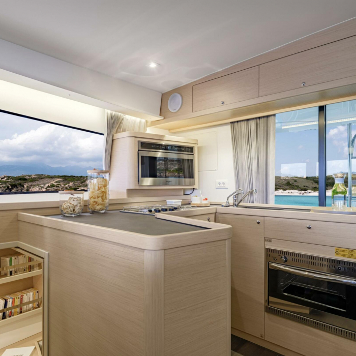 HeyBlue | Lagoon 42 photo 30