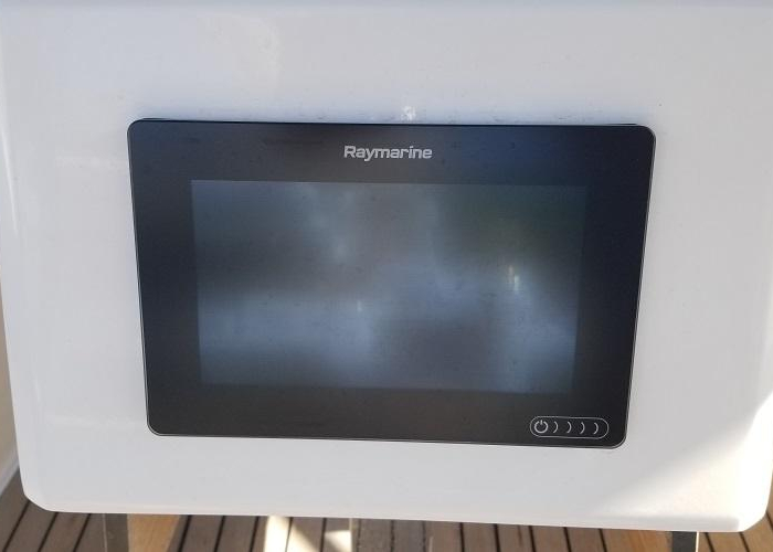 Ares | Dufour 360 photo 17