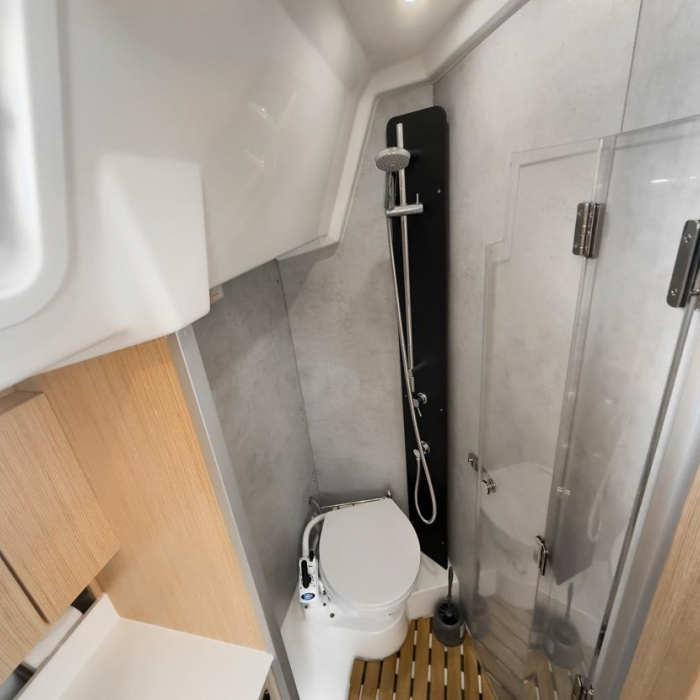 Coconut | Bavaria C38 photo 27