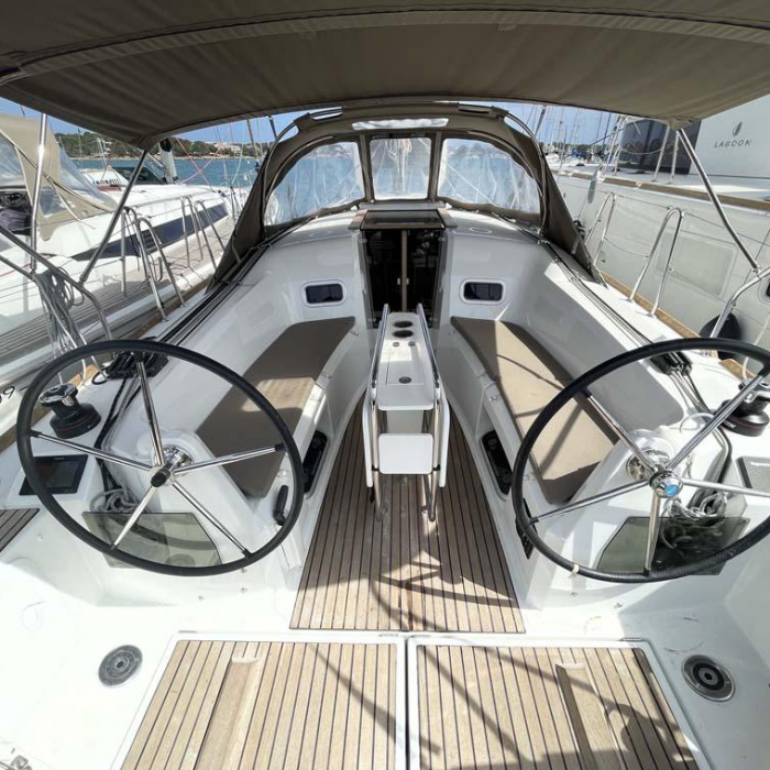 Castor | Sun Odyssey 349 photo 2
