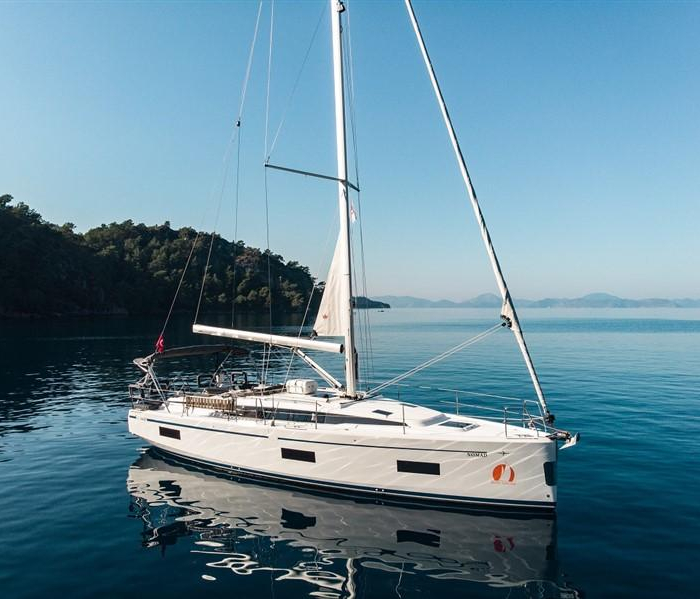 Nomad | Bavaria C42 photo 1