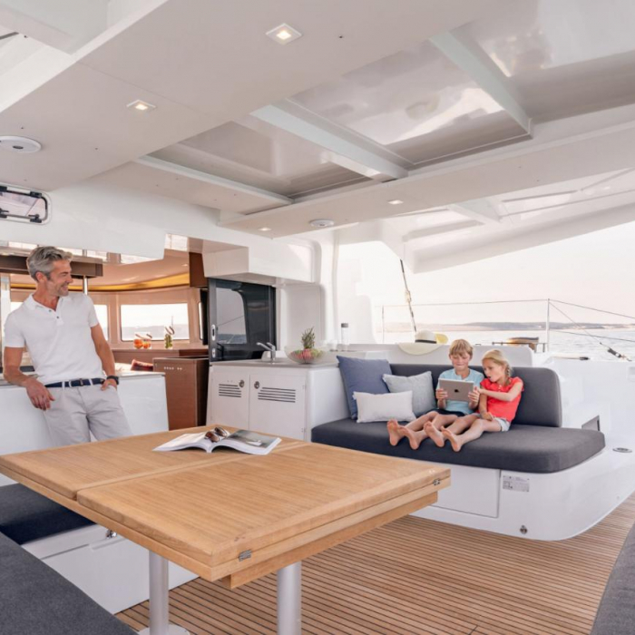 Overseas | Lagoon 46 Flybridge photo 21