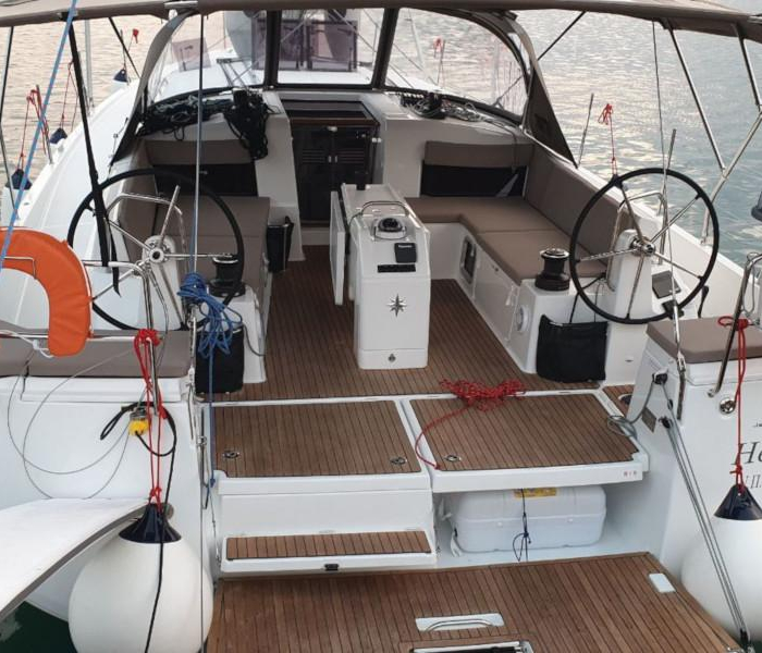 Helia (A/C, Gen. 10kVA, Electric Winch NEW 2022) | Sun Odyssey 490 photo 4