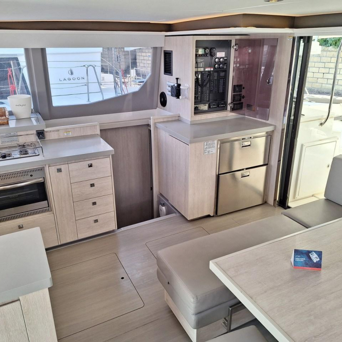 Prince Laurence | Leopard 45 photo 2