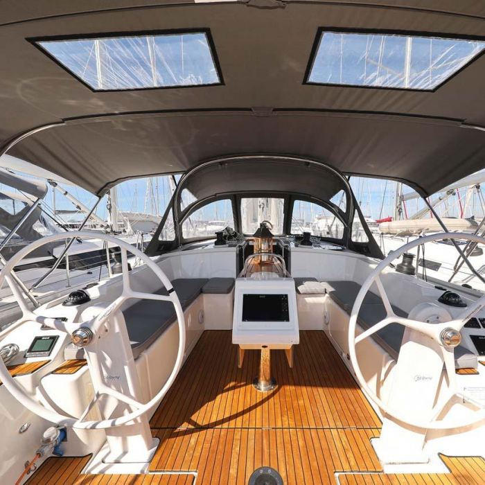 Leya | Bavaria C42 Style photo 24