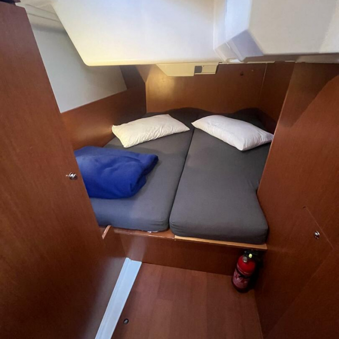 Naima | Oceanis 38.1 photo 6