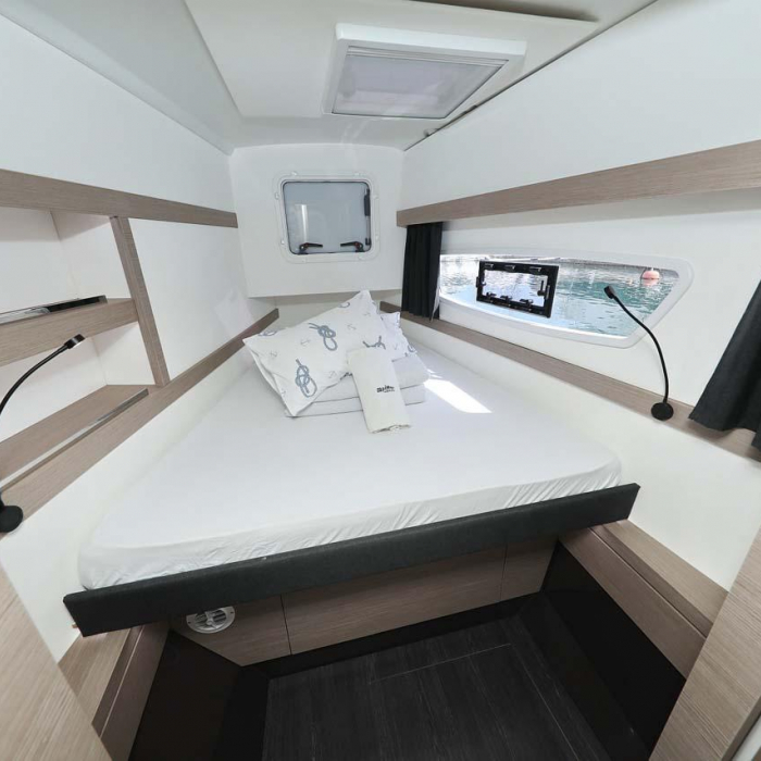 Chilli | Fountaine Pajot Isla 40 photo 9