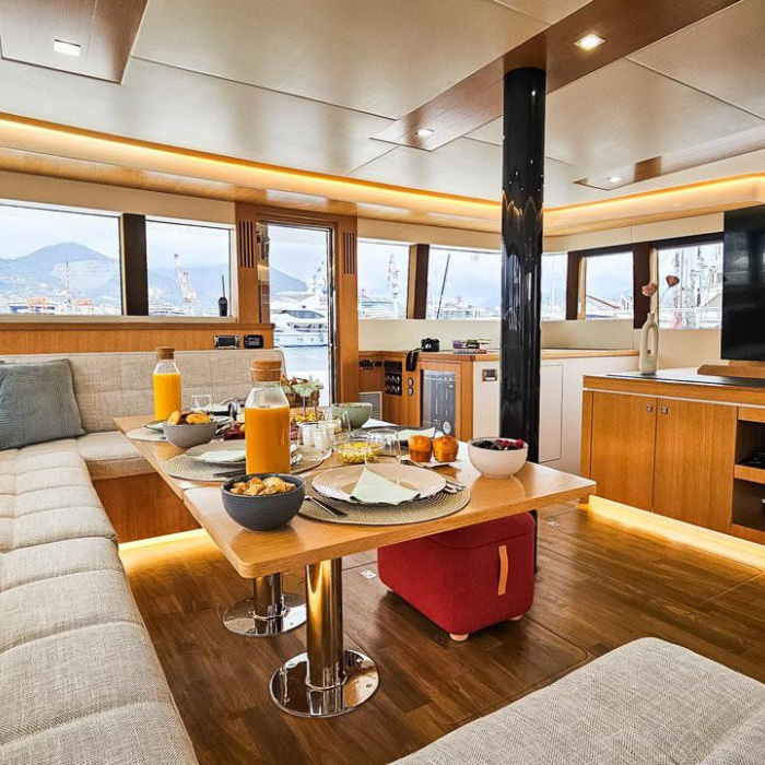 October | Mazarin 55 photo 9