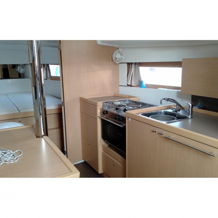 Follia | Oceanis 38.1 photo 3