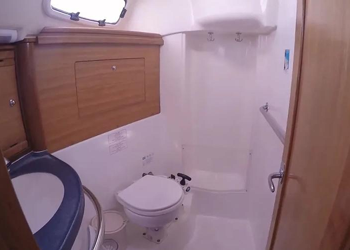 Evi | Bavaria 34 photo 5