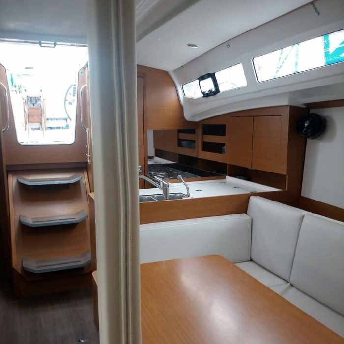 Diana | Oceanis 38 photo 5