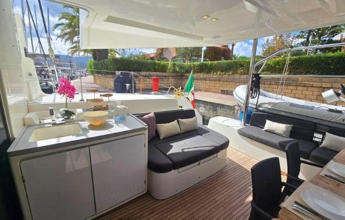 Thor | Lagoon 50 photo 11