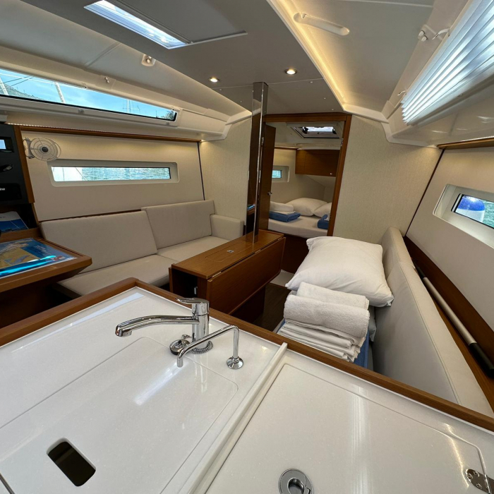 Star Kiss | Sun Odyssey 350 photo 7
